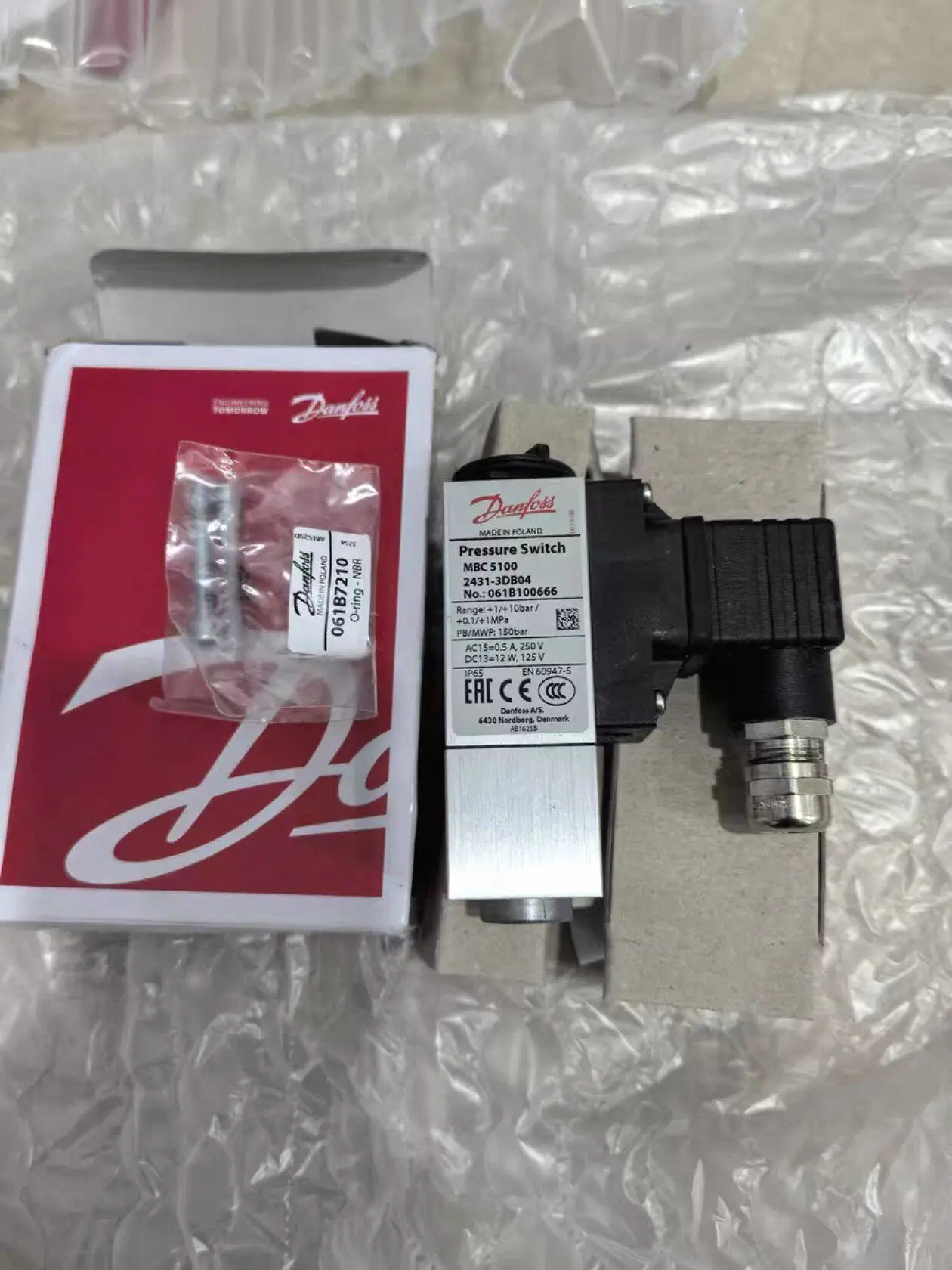 Model 061B100666 New Danfoss Pressure Switchin stock