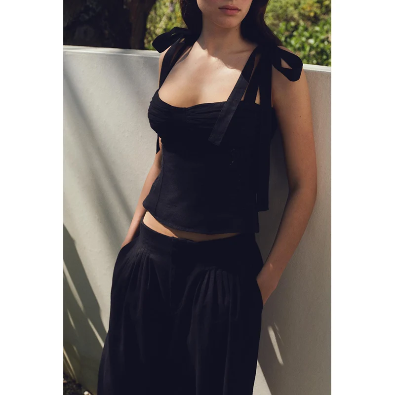 Conjunto de duas peças de top e calça com cintura alta, pregas, laço borboleta e bordado em mistura de linho, moda verão femi...