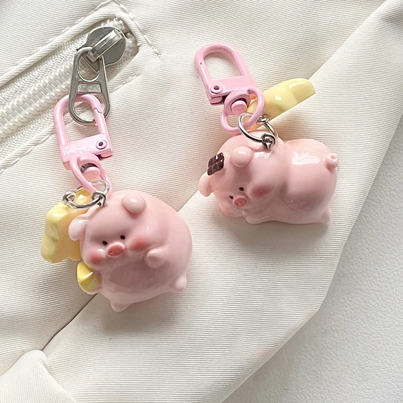 Three Dimensional Pink Pig Keychain Pendant Cute Animals Star Buckle Keychain Cute Little Pig Model Key Ring Children Gifts
