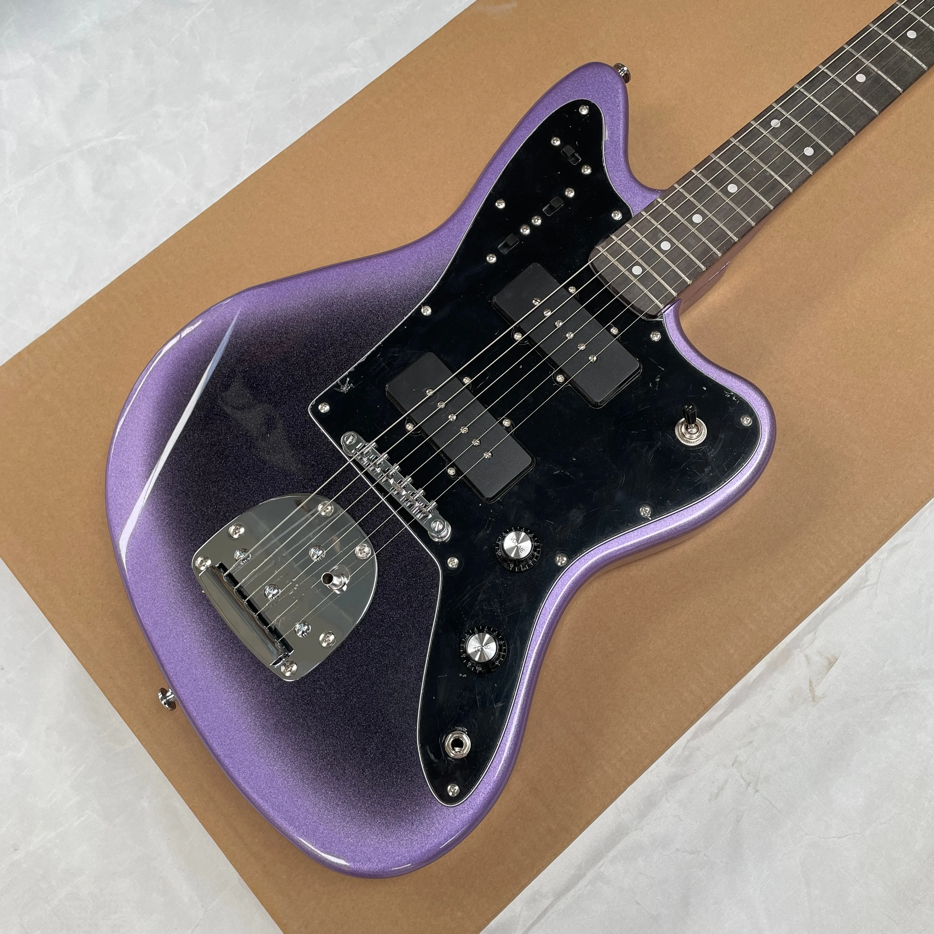 

6-string purple-black gradient electric guitar, black pickguard with SS pickups guitars, advanced/professional electric guitarra