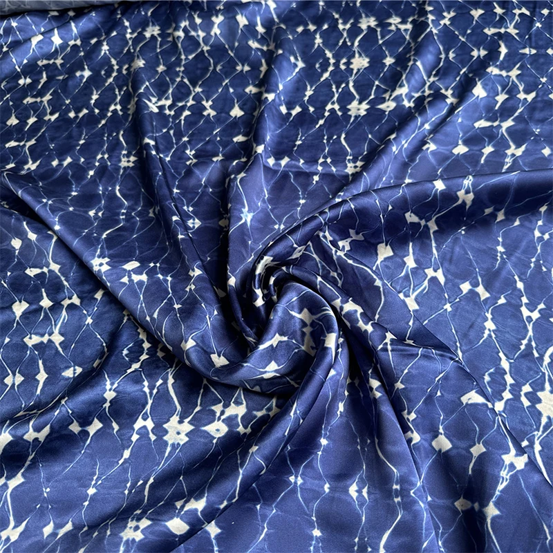 

1 метр, 100% шелковый шелк, 21 шелковая ткань Momme Charmeuse, темно-черная волна, с принтом, 138 см, ширина 54 дюйма, по дворам, JJ662