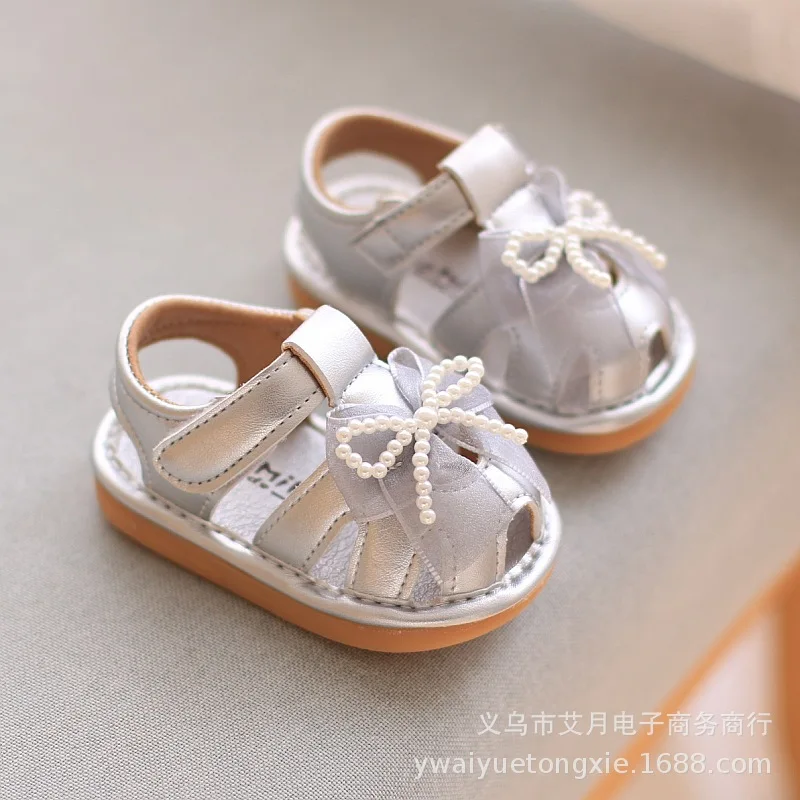 

Детские туфли для девочек в стиле принцессы, модные, нескользящие, с мягкой подошвой, милые сандалии для малышей с жемчужным бантом
