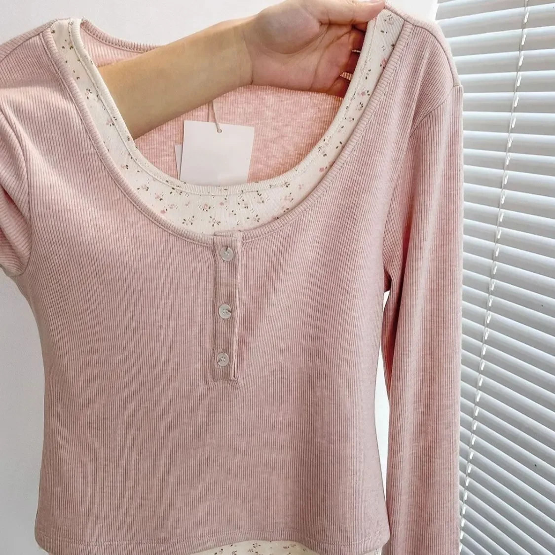 

Floral Splicing Fake Two-piece Chic Long-sleeved T-shirt for Women in Spring Autumn Slimming Short Top Trendy