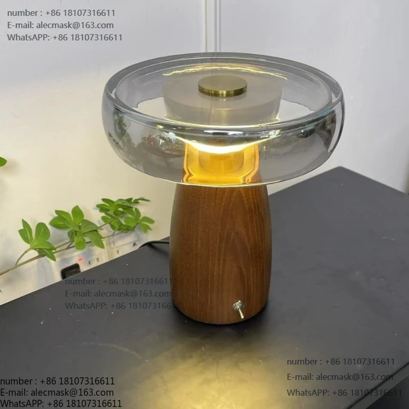 

Medieval style high-end desk lamp, new French retro light luxury room atmosphere lamp, bedroom bedside lamp