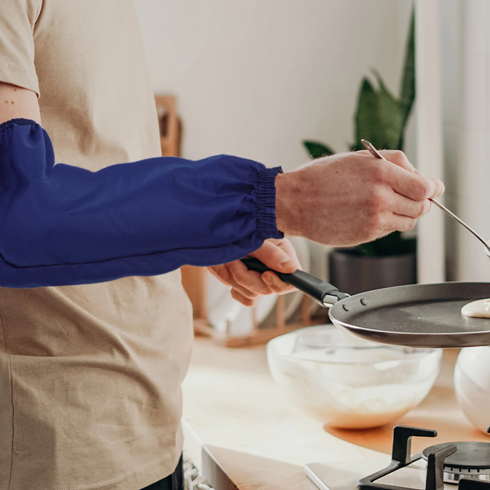 

Long Arm Waterproof Oil-resistant Kitchen Sleeves Reusable Cleaning Protective Gloves For Adults Cooking