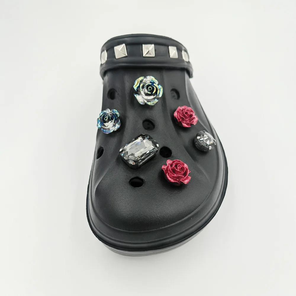 فاسق برشام نمط مثقب مجموعة إكسسوارات الأحذية غير المتكافئة الزخرفية مشبك الظلام الرياح الأحمر الرجال والنساء إكسسوارات الأحذية #4