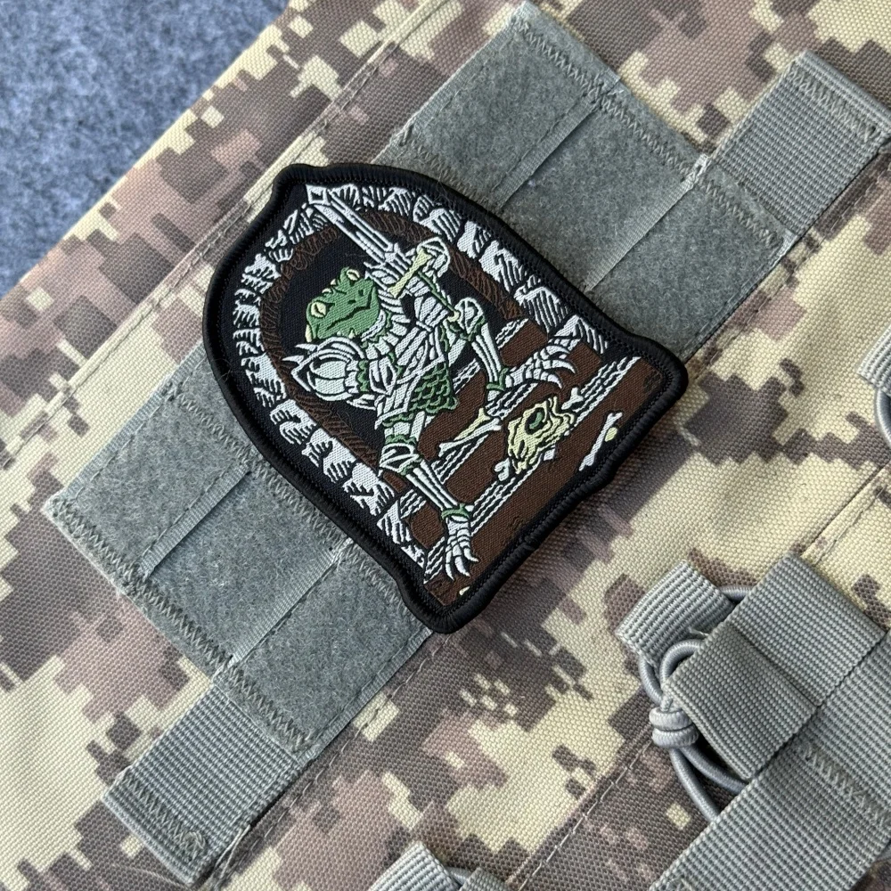 Parche bordado caballero rana medieval – Insignia moral con velcro