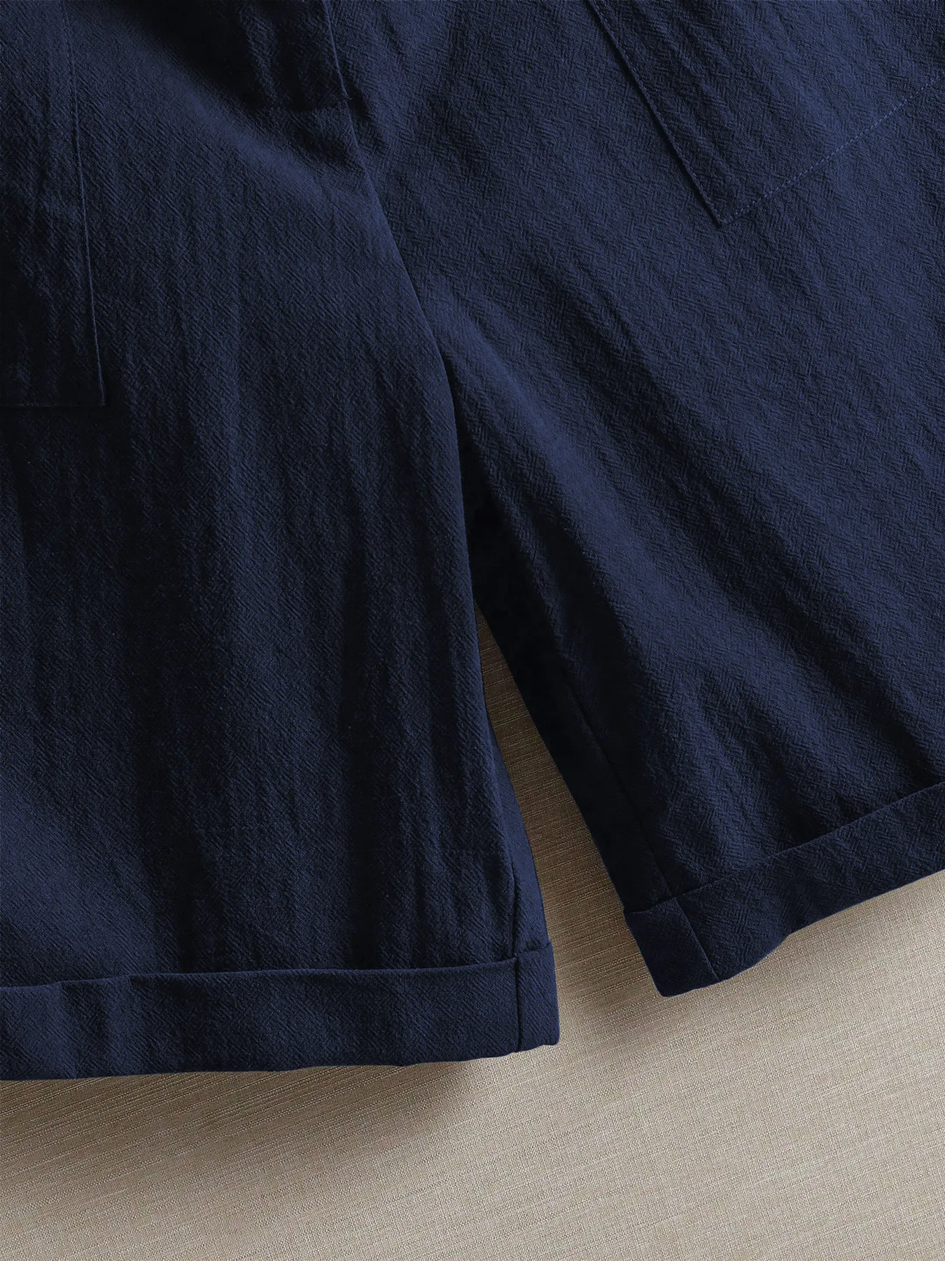 Sommerliche, leichte Damenhose mit fünf Taschen, weite, bequeme, gerade geschnittene Damenhose mit hoher Taille, modische Sport- und Freizeithose für den Außenbereich. – Detail 10