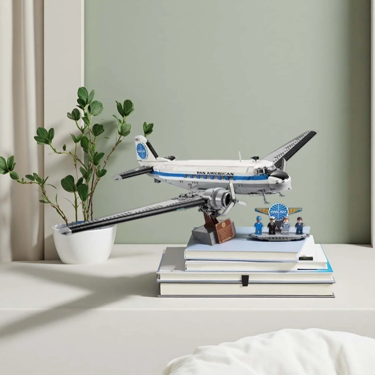 

2026 In Stock Creative Airplane Building Blocks DC-3 PAN AMAirliner 1903Pcs Suitable for Birthday Gifts Home Decor