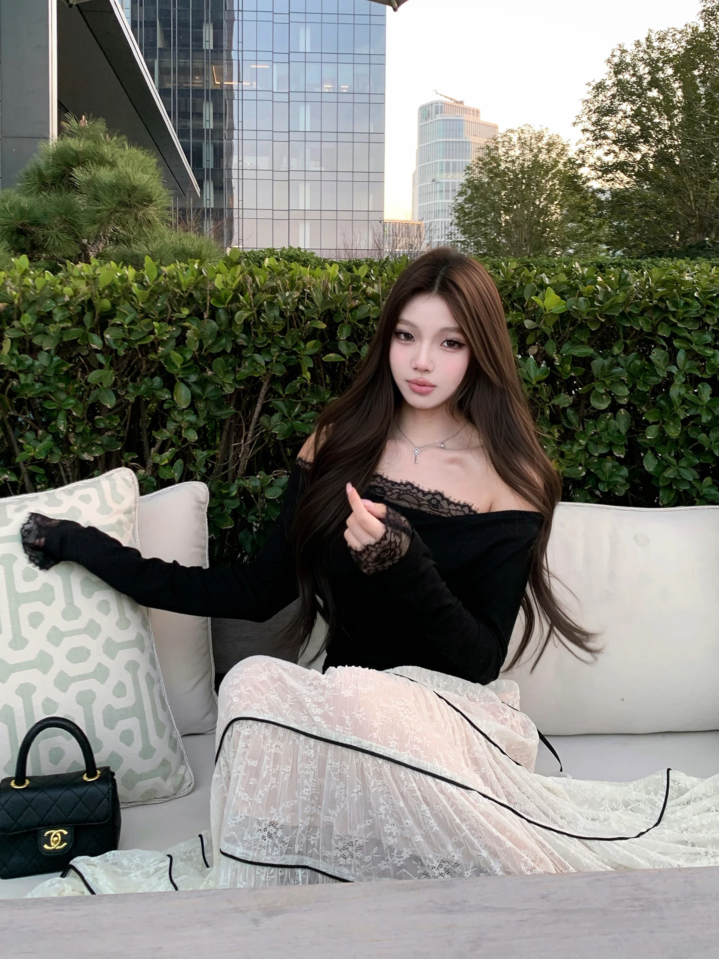 

Женский вязаный свитер с кружевными вставками на одно плечо, простой, элегантный, приталенный топ, модная новинка весны 2026 года