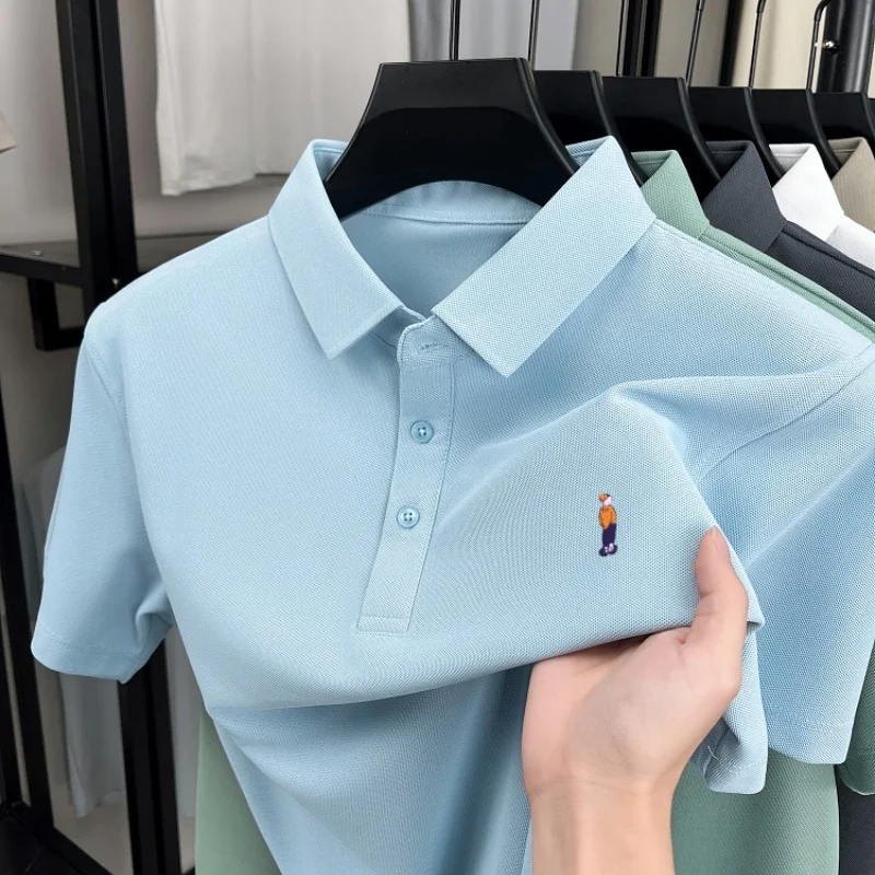 

Высококачественный бренд короткий рукав поло рубашка летом воздухопроницаемость новая модель футболка корейский стиль моды мультфильм вышивка случайная мужская одежда