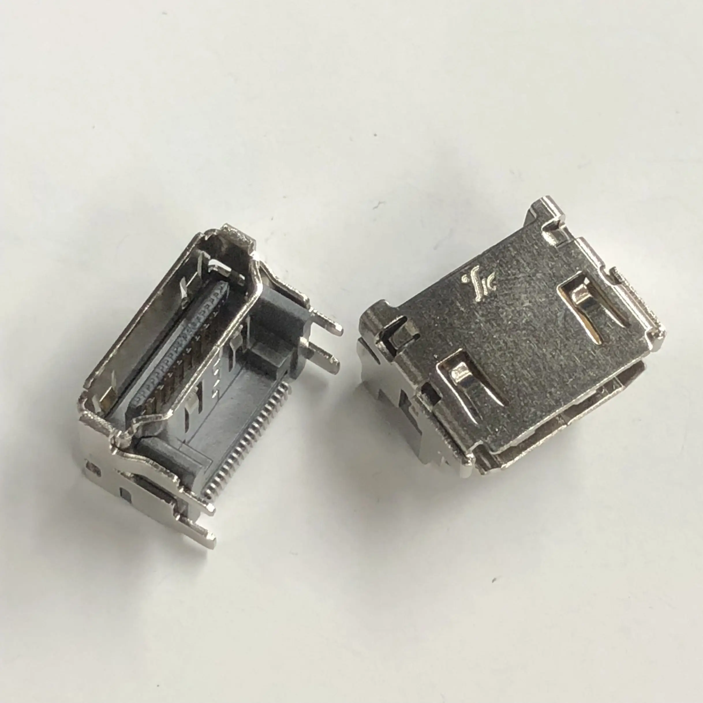 สำหรับช่องเสียบ HDMI ความละเอียดสูง แบบ HDMI AF 19 พิน