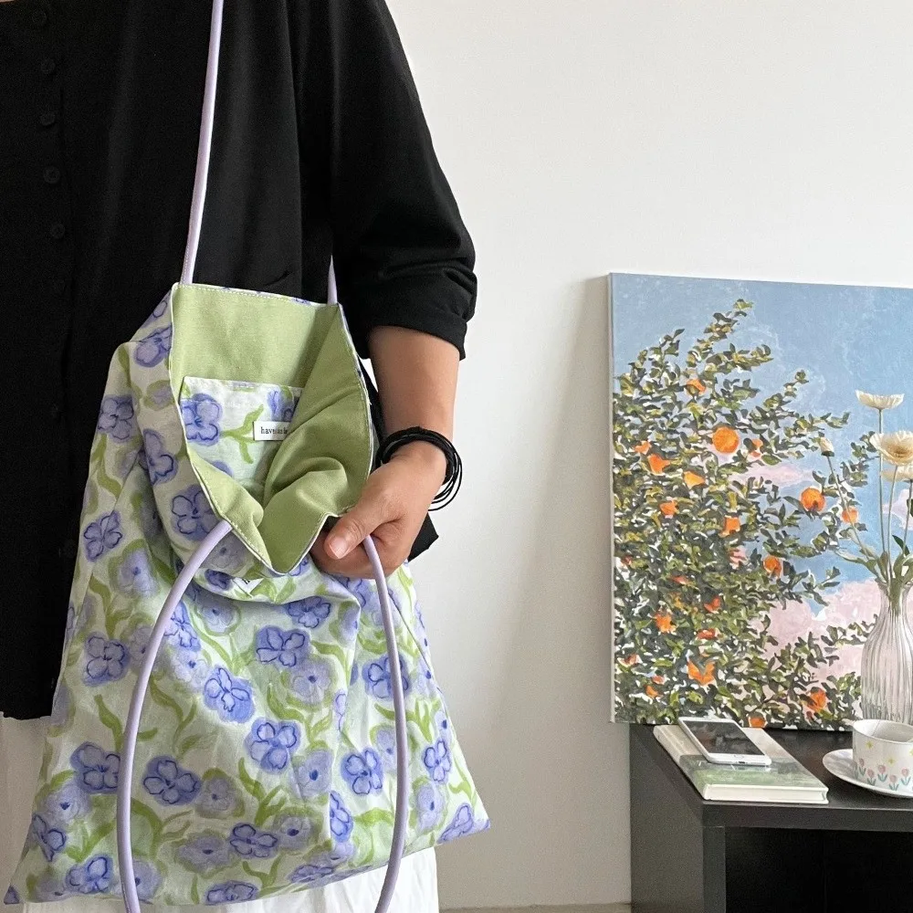حقيبة حمل خفيفة الوزن مزدوجة الجوانب ذات سعة كبيرة حقائب كتف على شكل زهرة خضراء أرجوانية على الطراز الكوري حقائب تسوق أنيقة