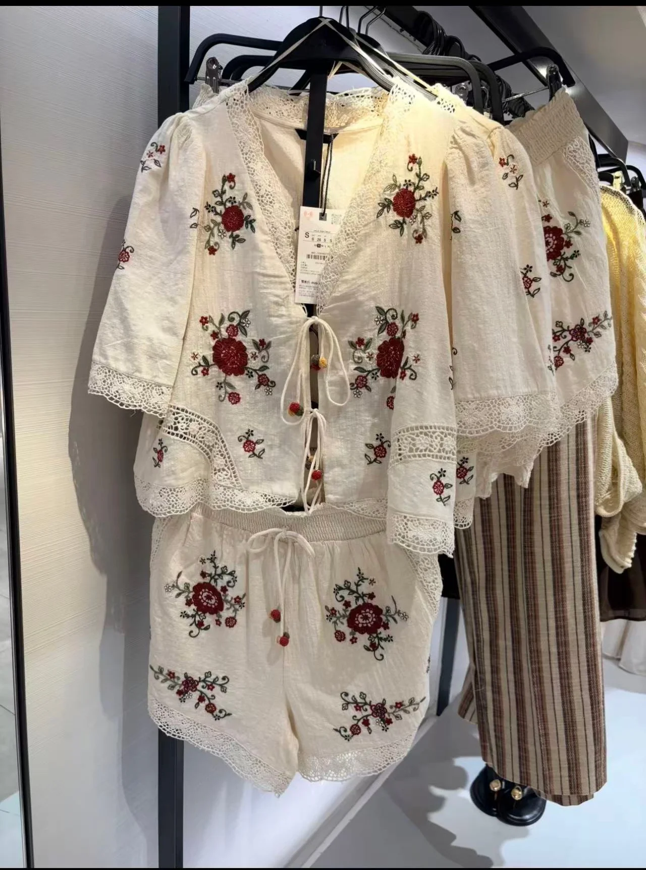 

Summer 2026 Embroidered Floral Lace Shorts And Shirt Set Vintage Style Loose Fit Pure Cotton Breathable Short Sleeve V-Neck