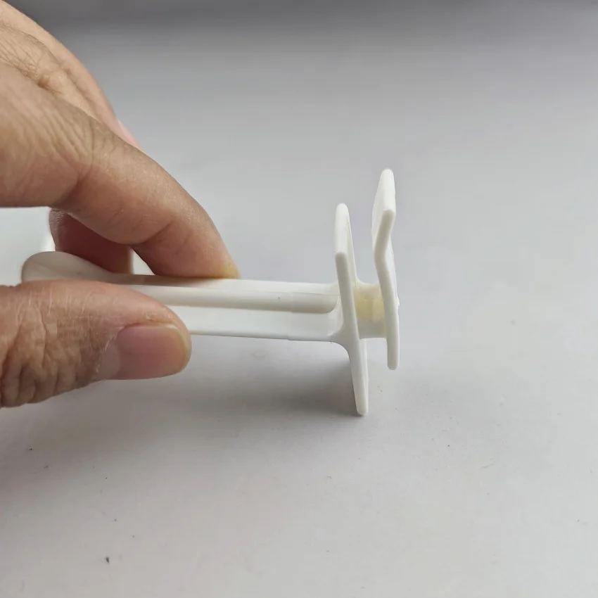 عبوة واحدة من حزمة المنتجات البلاستيكية، خطافات مسطحة للتعليق، سلع تخزين بيضاء لرف رف الورق المقوى #4