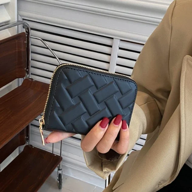 

Women's High-Capacity Wallet, Light Luxury Brand with Niche Design, Easy to Carry and Multifunctional
