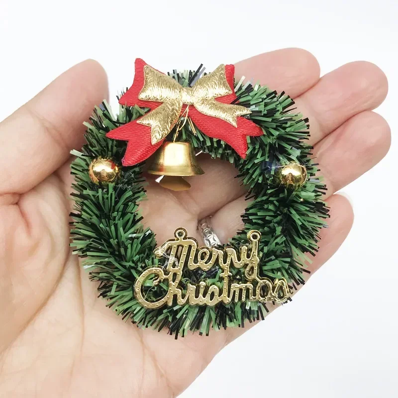 Simulated Mini Christmas Wreath and Grass Circle Miniature Scene Ornaments