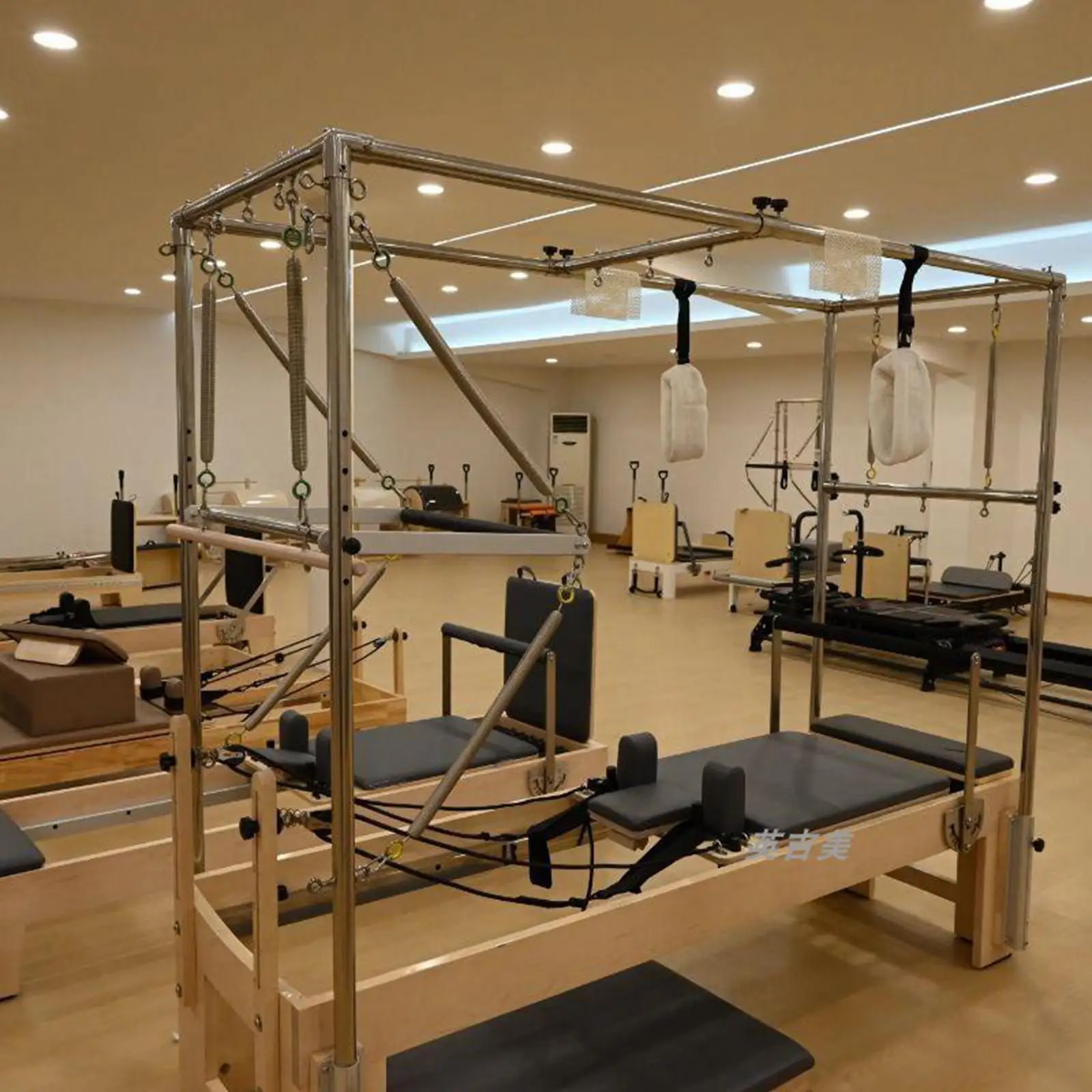 

Нескользящий коврик для пилатеса, легкий, с противоскользящим покрытием, складной, для занятий пилатесом на реформере и упражнений с оборудованием.