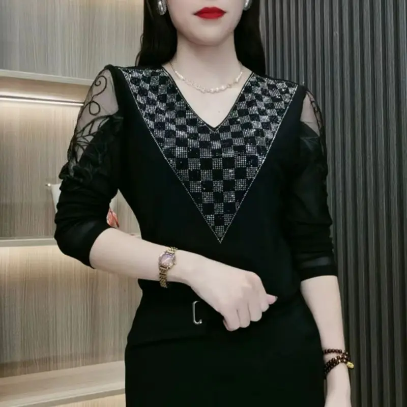 Fashionable V-Neck Diamonds Spliced Tops Women's Clothing 2023 Korean All-match Long Sleeve Loose Pullovers T-shirt for Female