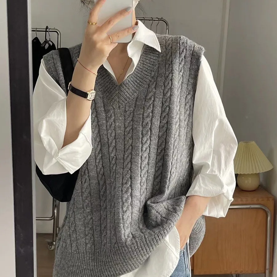 

Spring and Autumn Korean Retro Knitted Vest Fashion College Style Loose and Versatile Women's Top