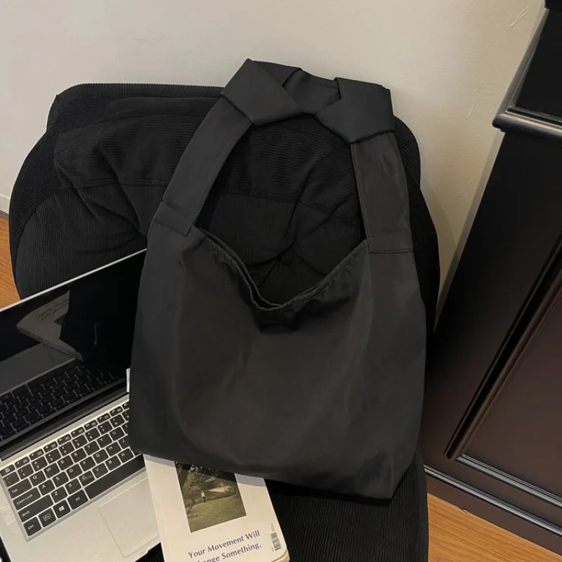 

Convertible Tote Backpack For Ladies In Durable Leather For Practical And Elegant Everyday Use