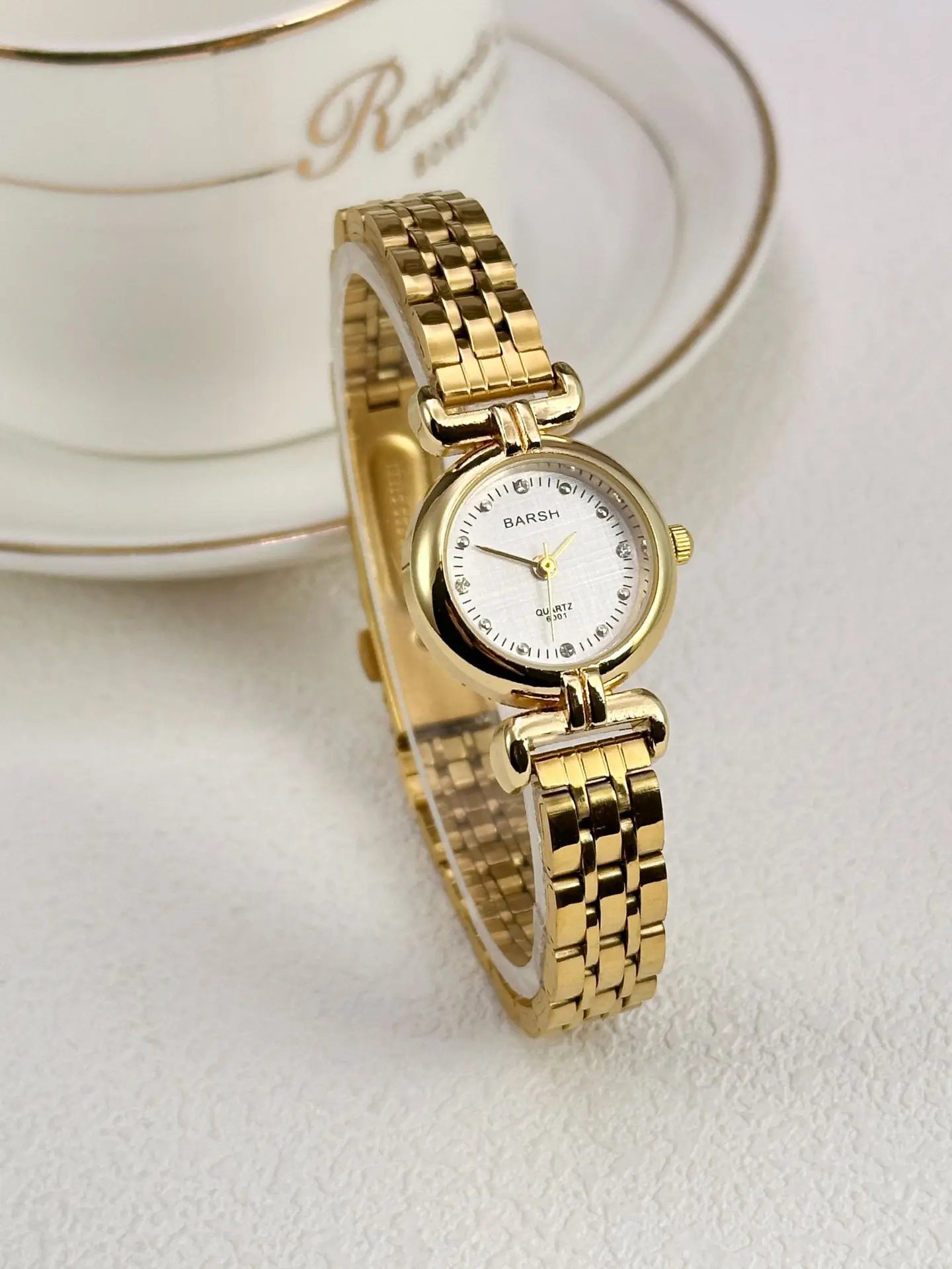 High end Gold Women's Watch Steel Strip Antique Style Small Gold Watch Simple Ladies Fashion Quartz Watches Gift