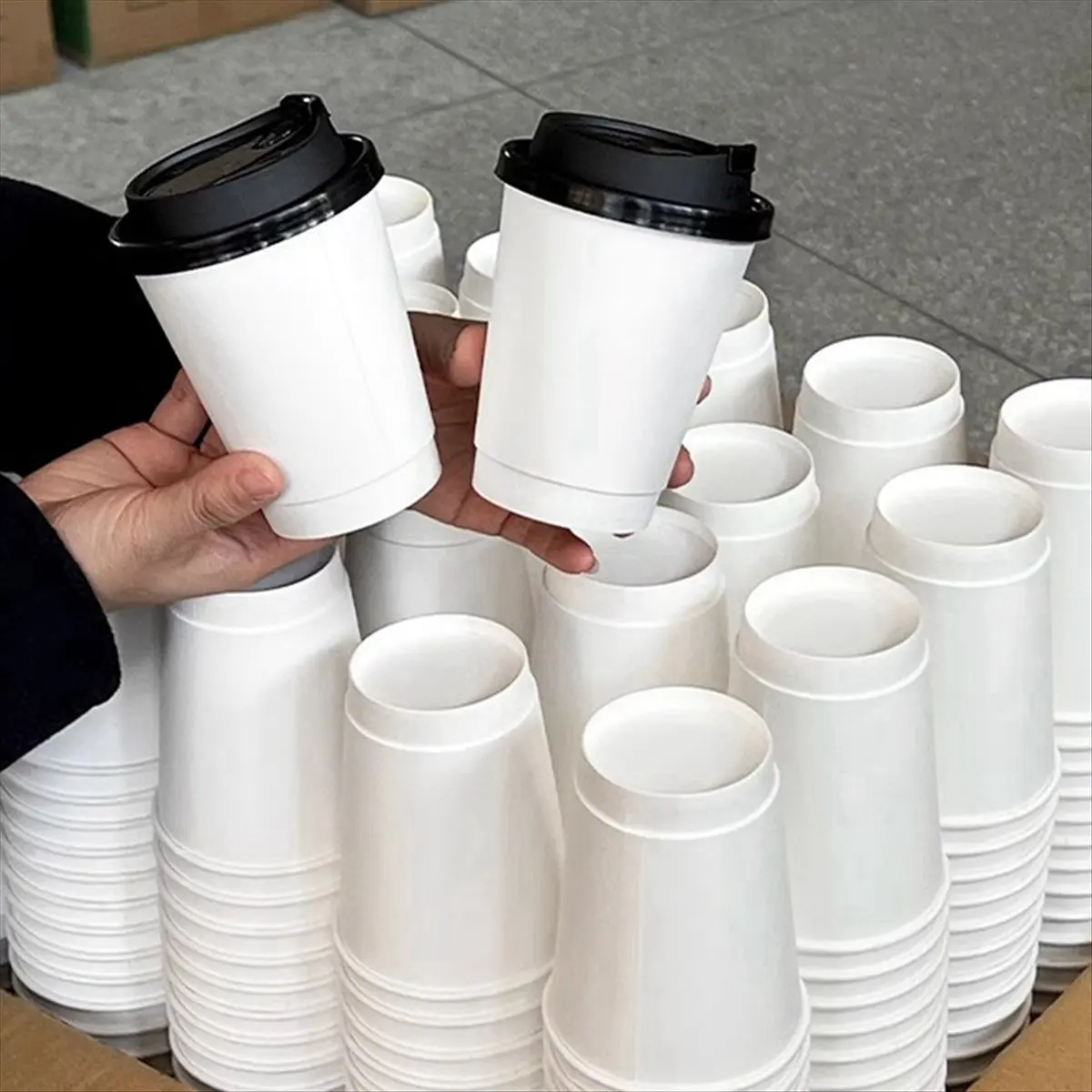 (LBER) Doppelwandige Einweg-Kaffeebecher mit Deckeln, Isolierte Pappbecher für Heiße Getränke, Perfekt für Takeaway & Catering