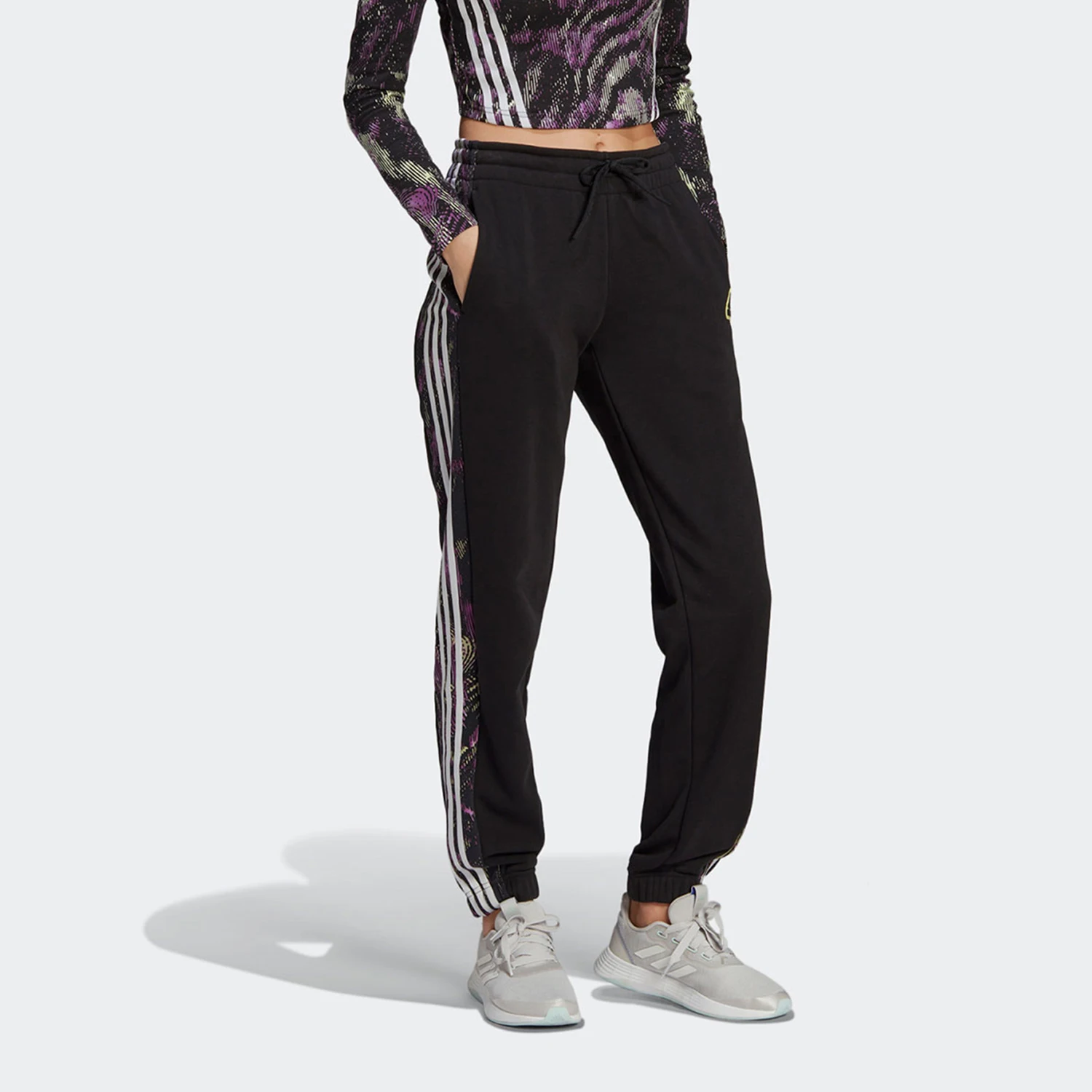 

Оригинальные женские спортивные брюки Adidas с высокой талией, принтом и полосками, зауженного кроя HU0268