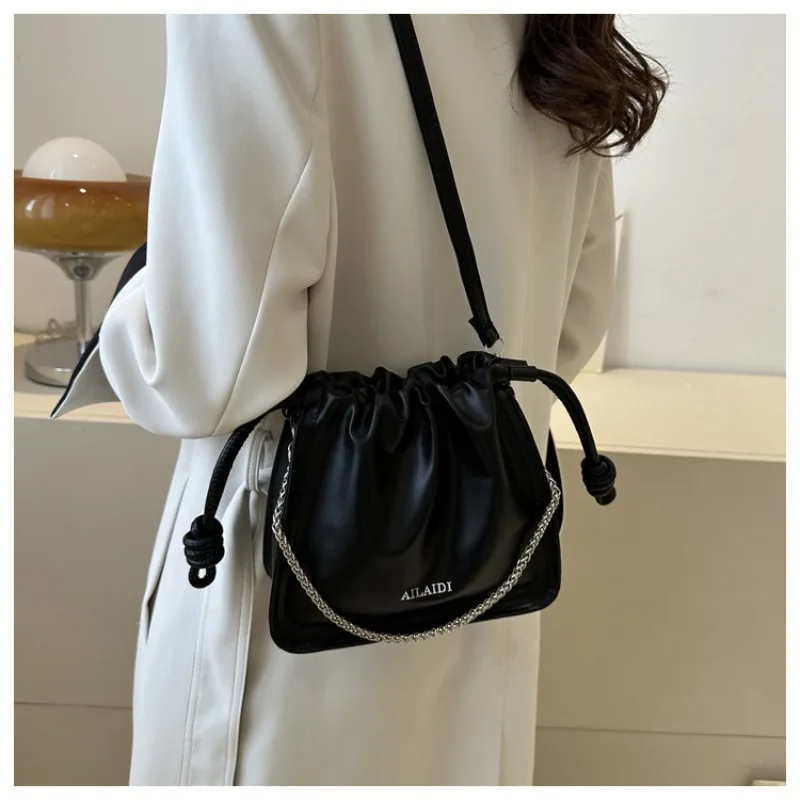 Drawstring Korean Casual Fashion Crossbody Bag Chain Autumn New Pleated Texture Popular Portable Crossbody Bucket Shoulder Bag