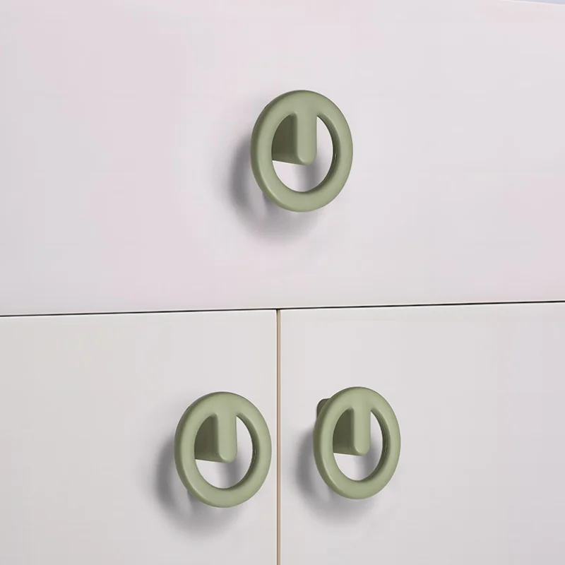 خزانة حديثة وبسيطة مصنوعة من سبائك الزنك ومقبض باب خزانة الأحذية الملون متعدد الاستخدامات، وخزائن بجانب السرير على الطراز الكريمي، ومقابض خزانة الملابس