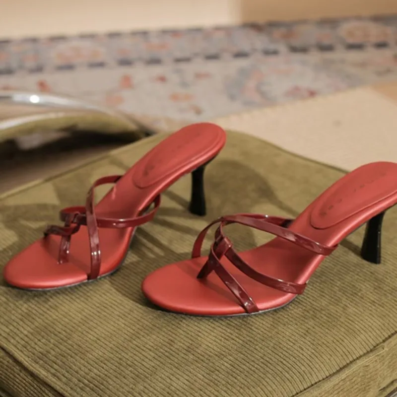 Verano Sexy tacones altos rojos zapatillas modernas señoras de moda cómodas sandalias de cuero con Clip dedos tacones altos finos zapatos de mujer