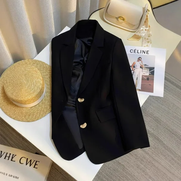 سترة سوداء بتصميم راقي للنساء لخريف وشتاء 2025 بدلة جديدة بسيطة ومتعددة الاستخدامات