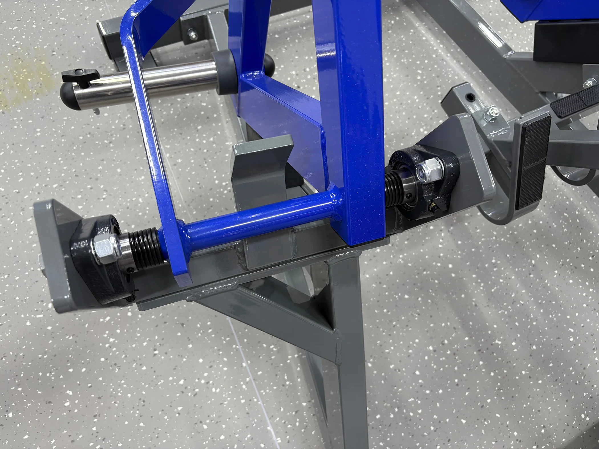 Steel Plate Loaded Lateral Back Trainer Built-In Safety Structure Gym Gear