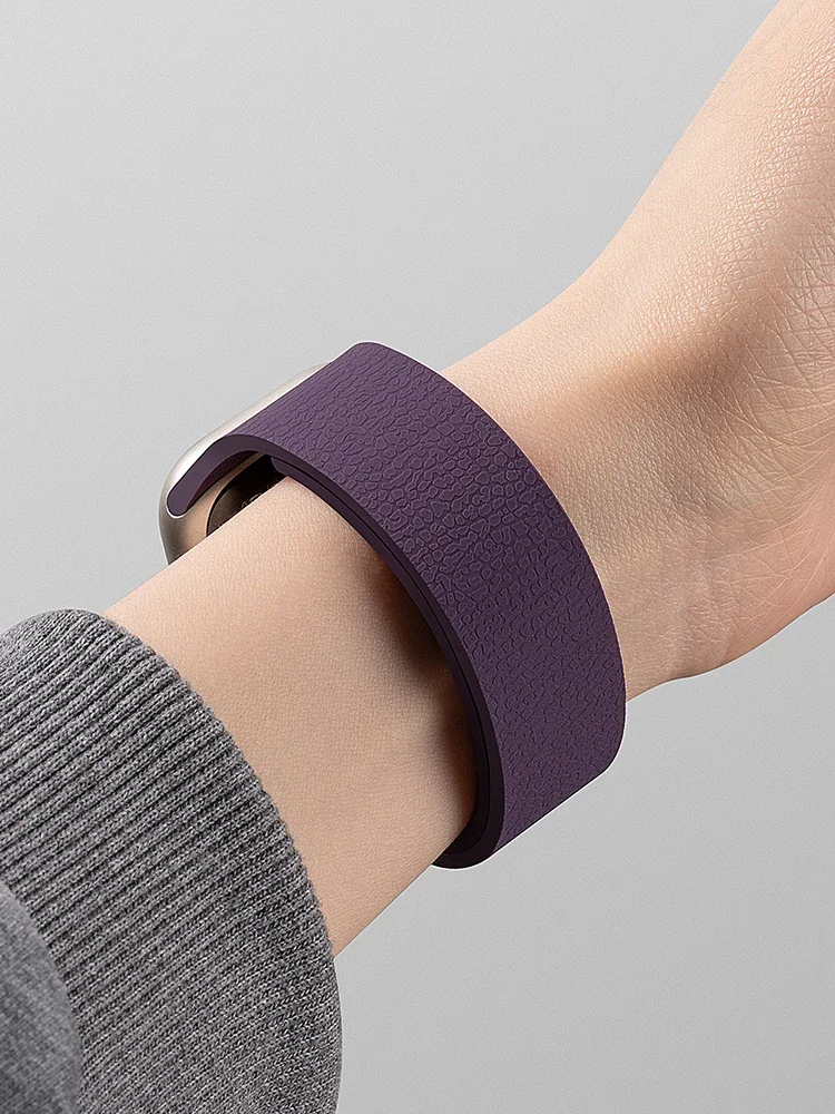 Correa de silicona para Apple Watch 46mm 49mm 42mm 44mm 41mm 41mm 40mm banda magnética para IWatch Ultra 2 Series 10 8 9 7 6 SE 5 4 3