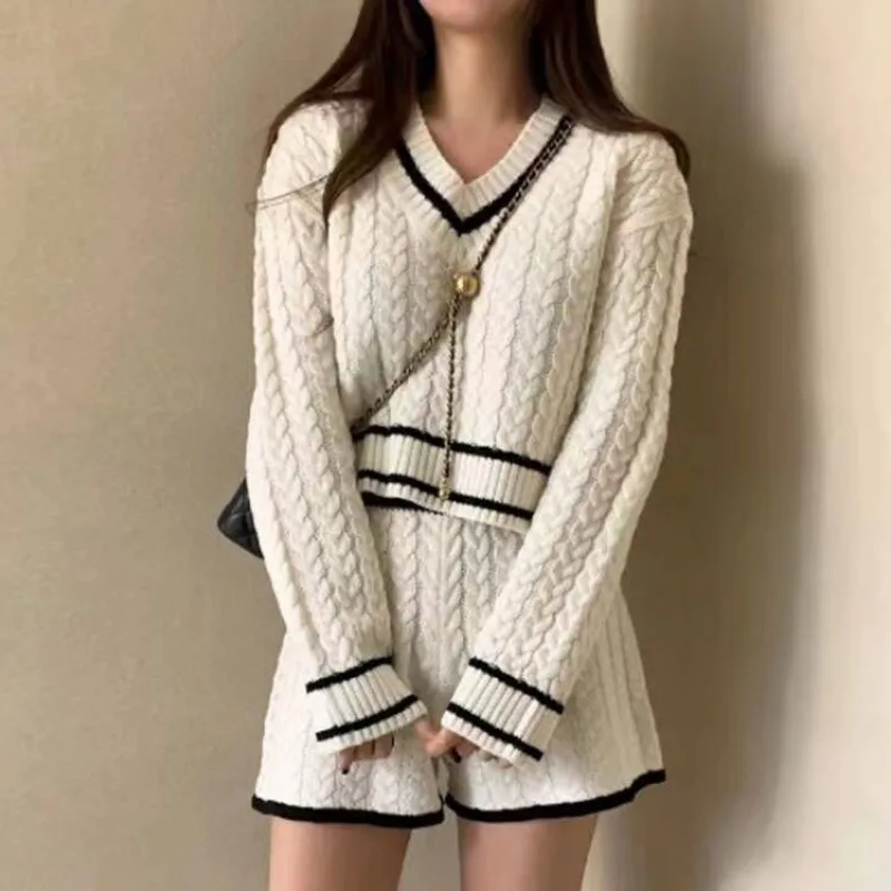 

Long Sleeved Solid Color Knitted Casual Two-piece Set of Knitted Sweaters for Casual Shorts Women's New Y2K Slim Fit Streetwear