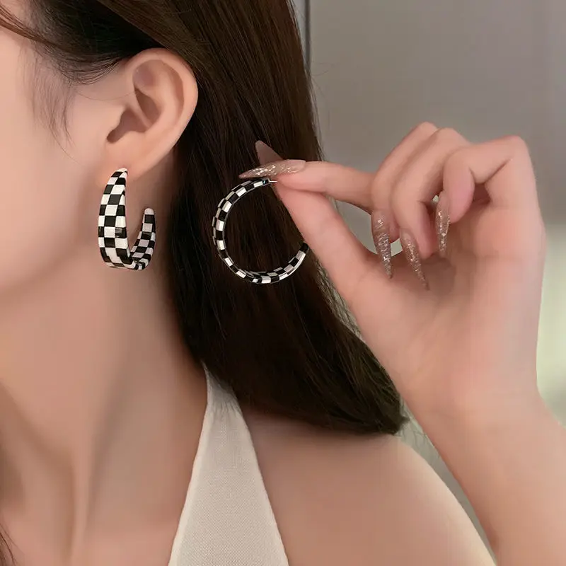 New Korea Plaid Stripes Geometric C-shaped Hoop Earring Retro Trendy Resin Acrylic Stud Earrings For Women Party Jewelry Gifts