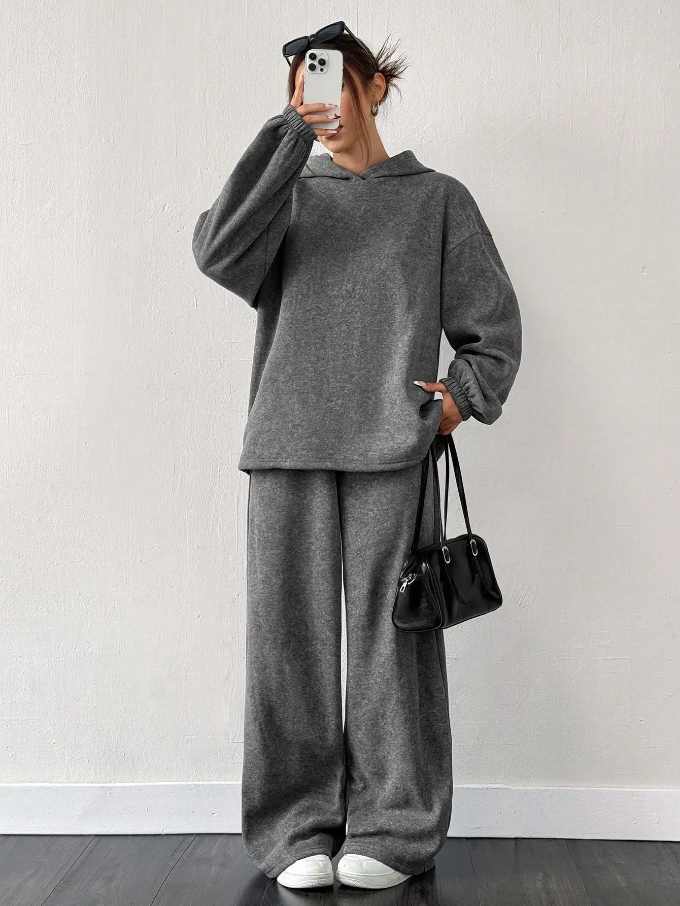 Conjunto de Moletom Térmico Oversized com Capuz e Calças Largas - Cinza