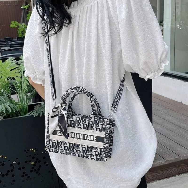 

Stylish Timeless Underarm Bag Female Casual Travel Bag 2025 New Model Elegant Versatile Exquisite Practical Daily Use Fashion