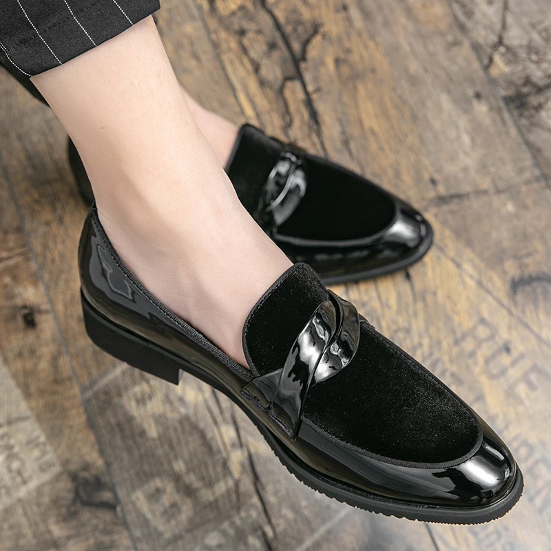 

New Men Loafers with Fashionable Splicing Pointed Low Heel Comfortable and Versatile Casual Business Dress Leather Shoes