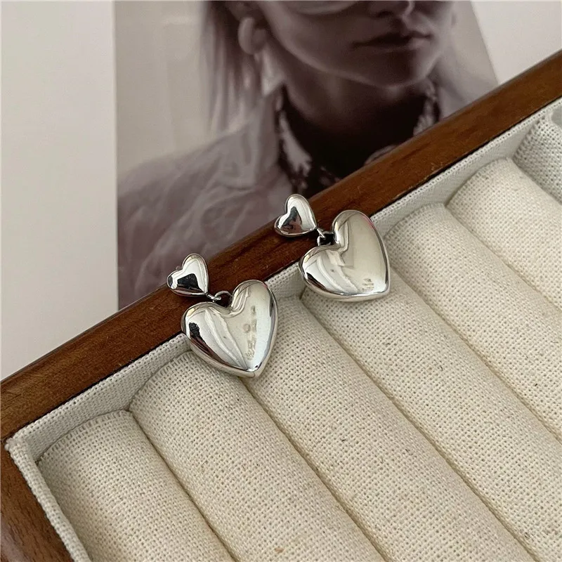 

Женские серебряные серьги-гвоздики с двумя сердцами, 925