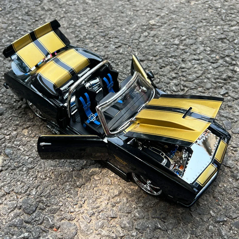 Modelo original 1:18, GM Chevrolet 1968 Camaro, modelo de carro em liga para exibição, presente e coleções