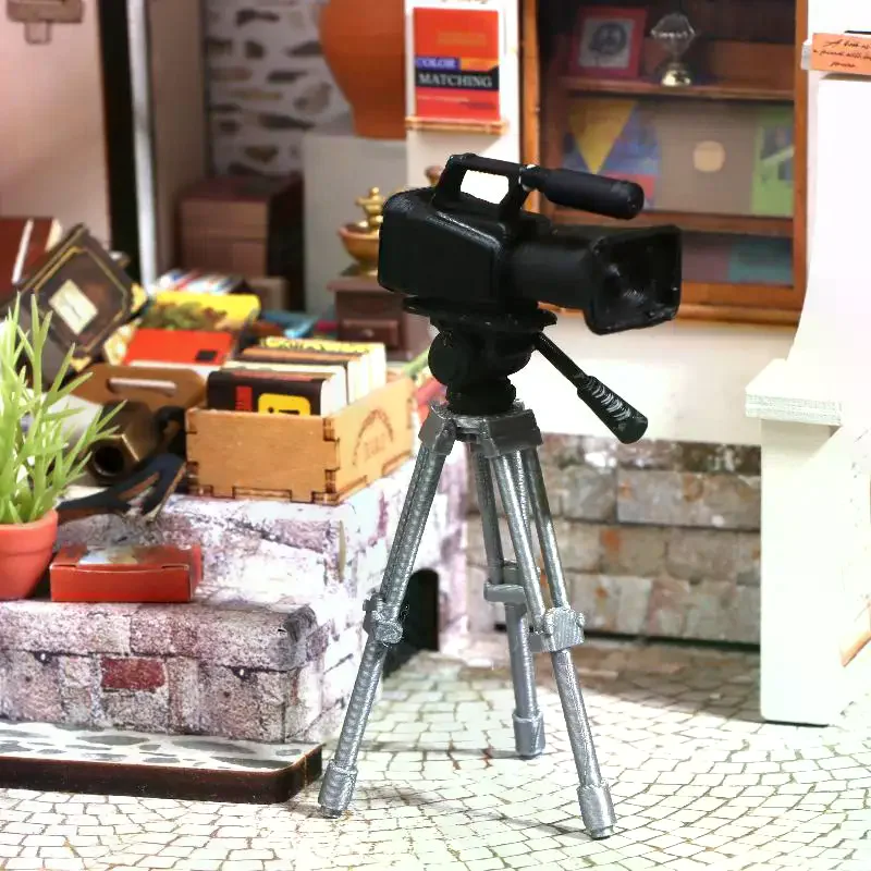 【Y】Mini Video Camera Tripod Model 1:12 Dolls House Photography Scene Layout Props Dollhouse Decor Ornament Pretend Play Toys
