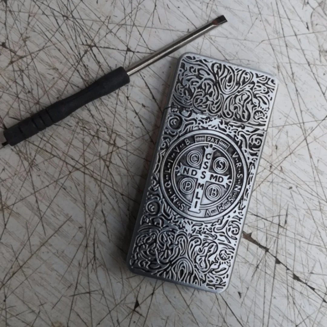 Constantine Relief Thin Butane Gas Lighter, Grinding Wheel, Open Flame Inflatable Lighter Cigarette Accessories Men's Small Gift - Image 6