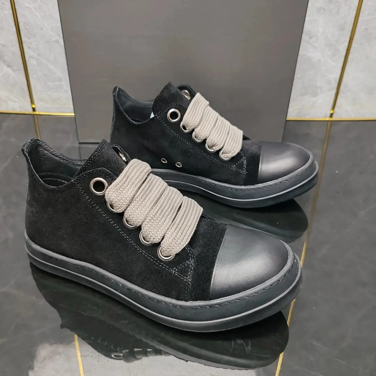 

2025 НОВЫЕ повседневные полностью черные толстые шнурки Ricks из черной замши и нубука. Первый слой коровьей кожи – грязеотталкивающий.