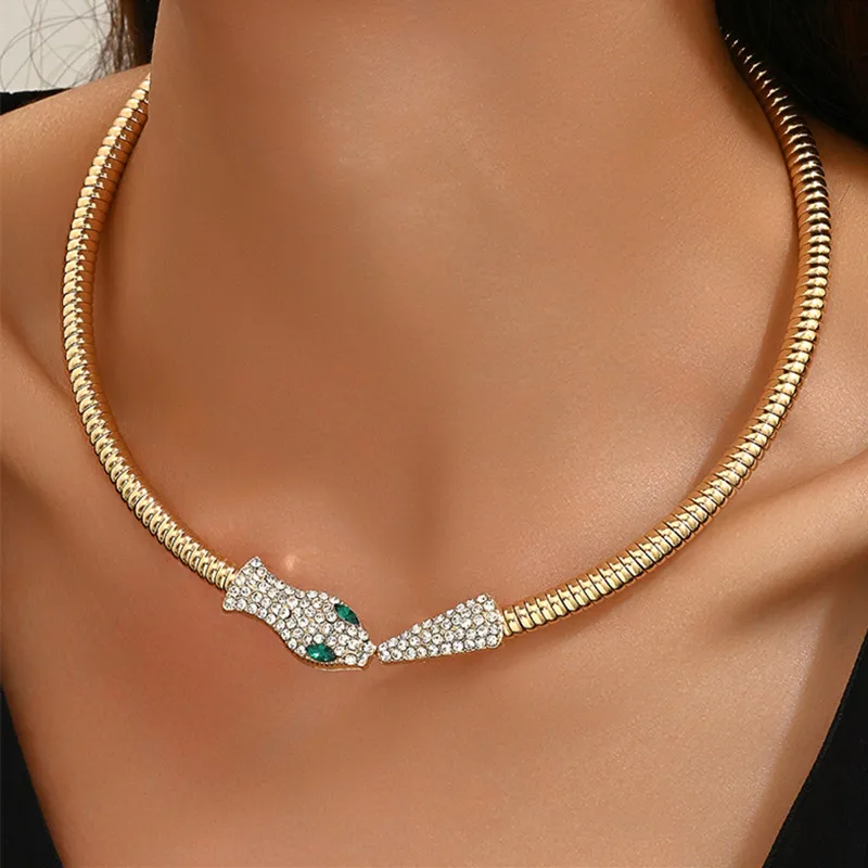 Nieuwe Aankomst Choker Kettingen Vrouwen Eenvoudig Ontwerp Kristal Gelukkige Slang Vormige Dikke Kettingen Sieraden Voor Vrouwen Kraag