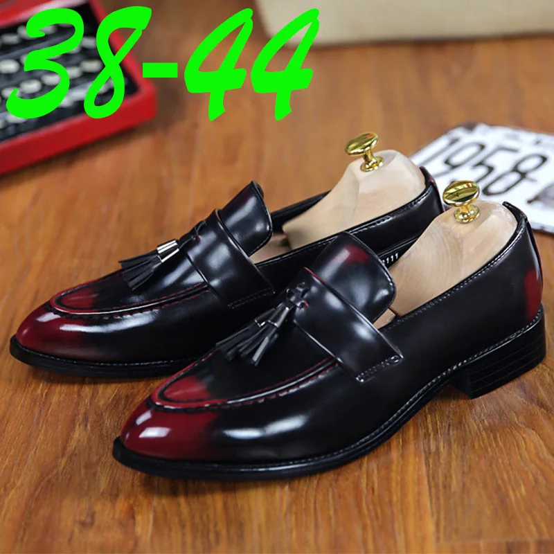 

Korean Version of Tassel Casual Leather Shoes Beans Shoes Fashion British Nightclub Barber Pointed To Formal Leather Shoes D1111