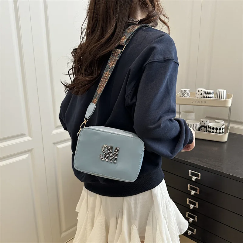 

Trendy Small Square Crossbody Bag 2025 New for Women, Lightweight Shoulder Purse, Casual Versatile Bag for Daily Usage