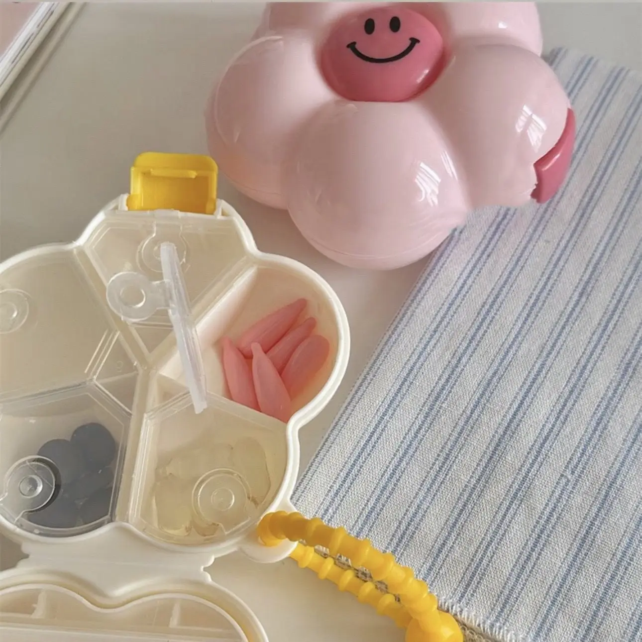 Boîte de rangement de médicaments multi-compartiments Portable, conteneur de pilules de voyage de qualité alimentaire avec compartiments scellés pour comprimés