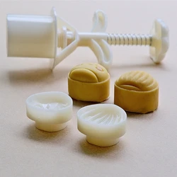 Chestnut Pastries Mold Easy To Use Mooncakes Press Molds with 2 Decorative Stamps for Homemade Cakes and Biscuits