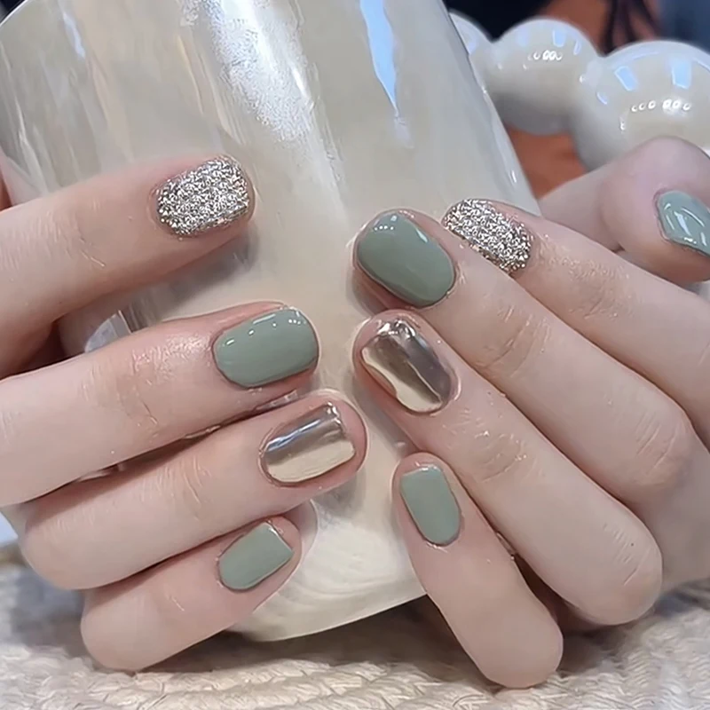 28 ピース/箱フレンチショートフェイクネイルゼリー接着剤付きグリーンシルバー着用可能な偽爪人工リムーバブルプレスオンネイルアート